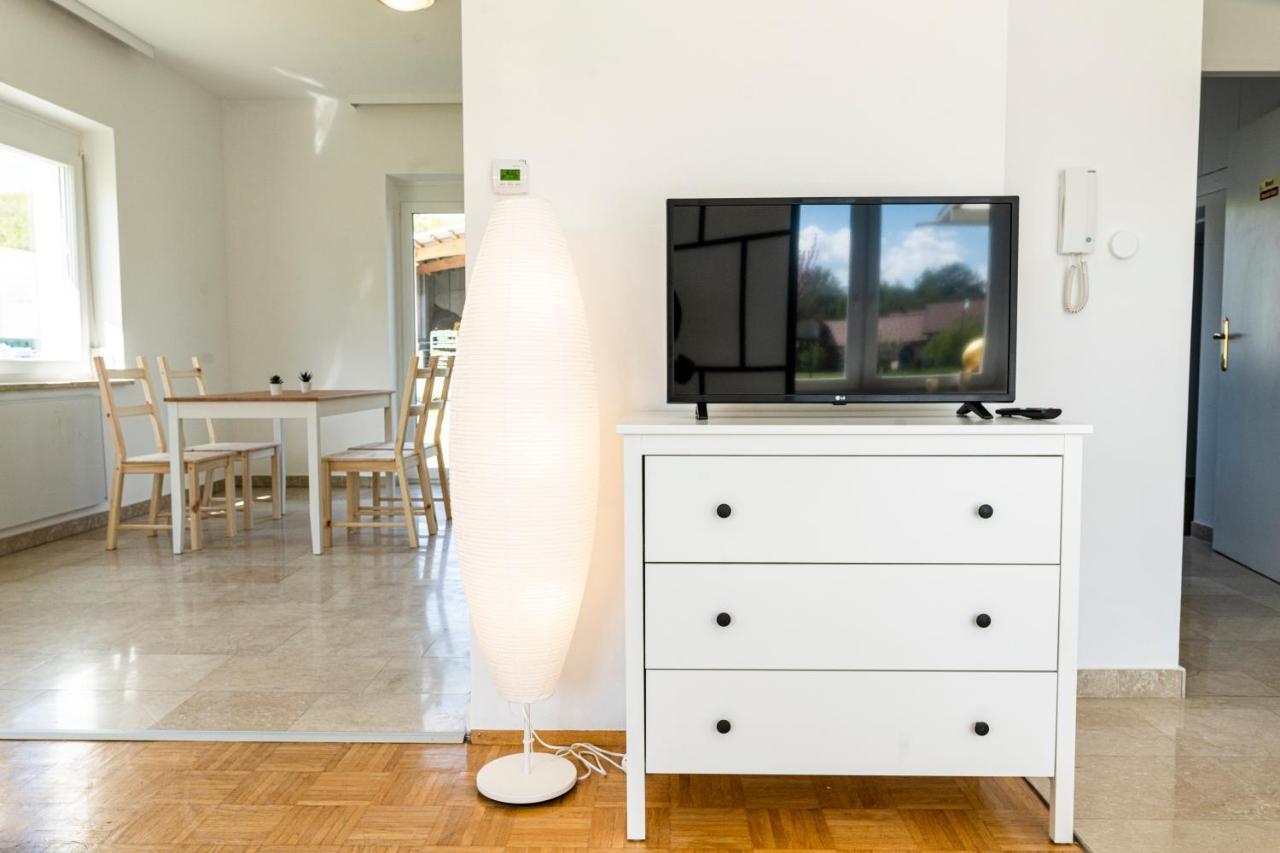 Budget Apartments In Thermennahe 바트 타츠만스도르프 외부 사진